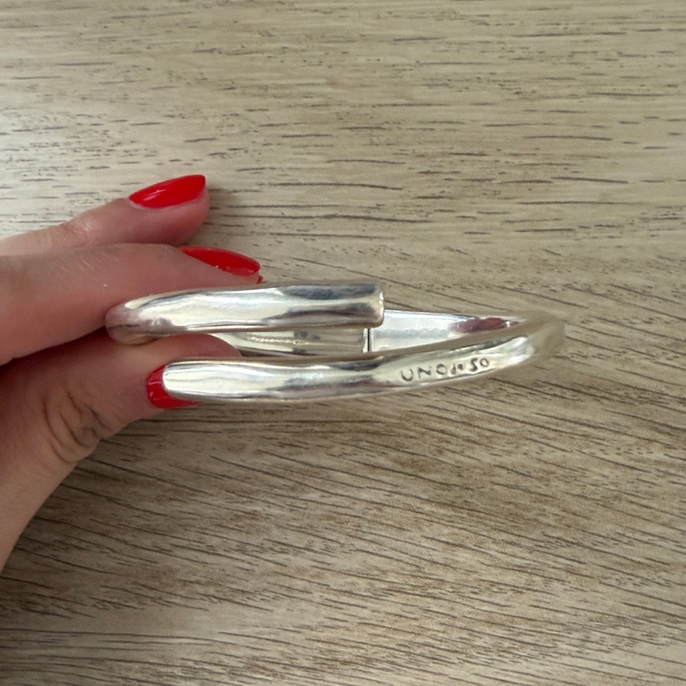 Uno de 50 Tubular shaped bangle bracelet